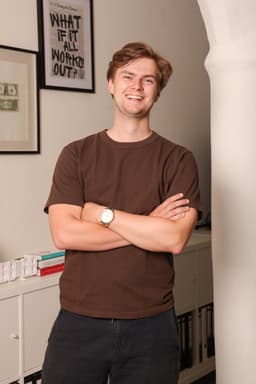 Tom, Finance Consultant
